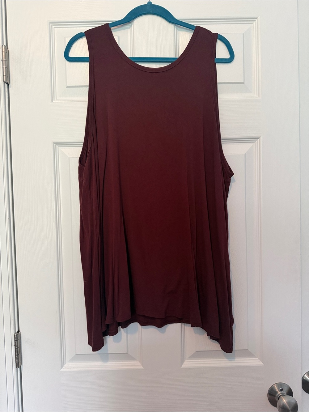 Women's Sleeveless Flowy Tank Top - Burgundy